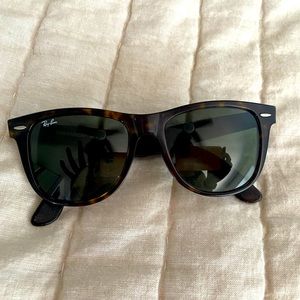 RayBan Wayfarer Tortoise